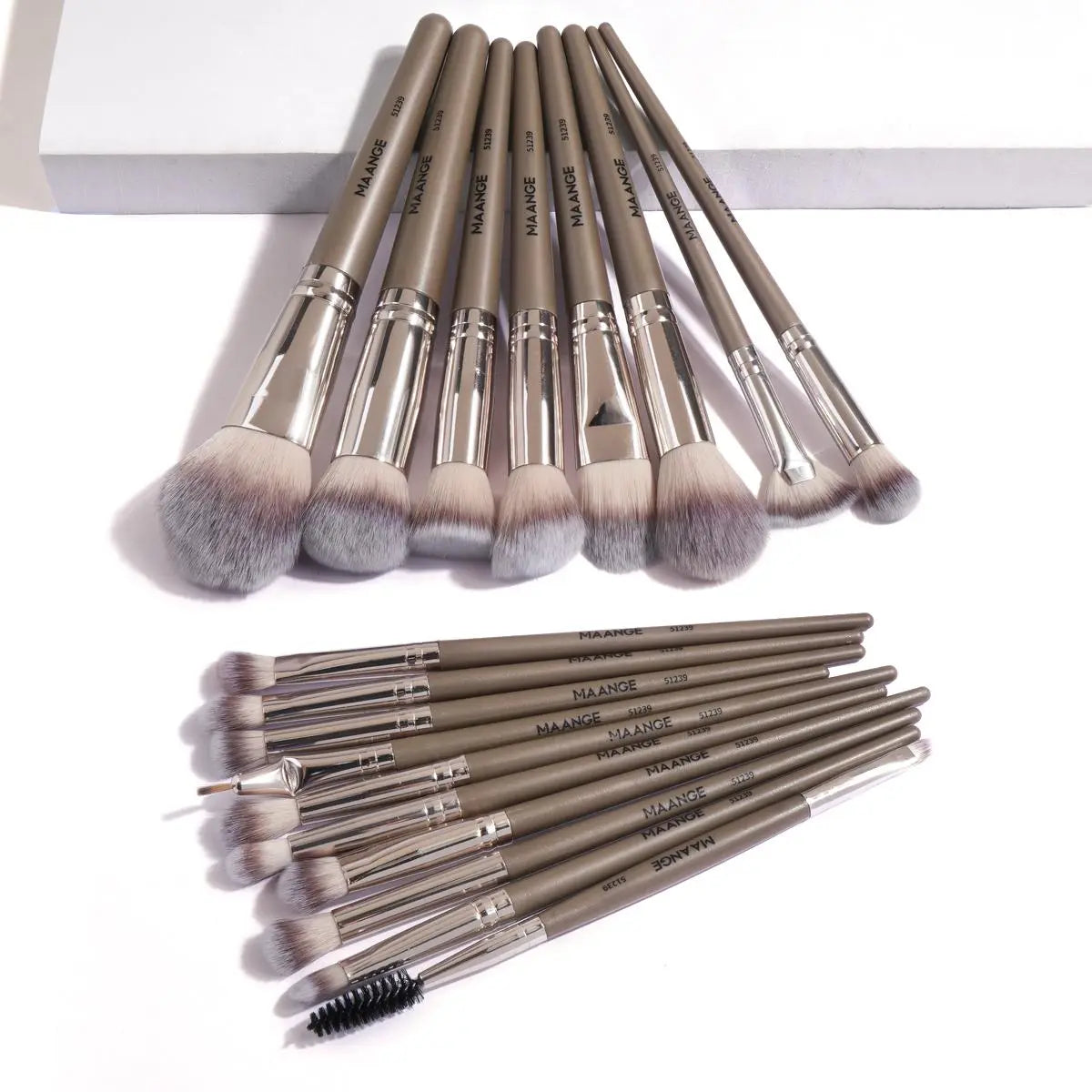 Spring Professional Makeup Brush Set, 18Pcs/Set Soft Bristled Makeup Brushes for Foundation, Powder, Concealer, Eye Shadow, Blush, Lip Balm, Portable Makeup Tools for Home and Travel, Great for Beginners, Mother'S Day Gift, Trending Products