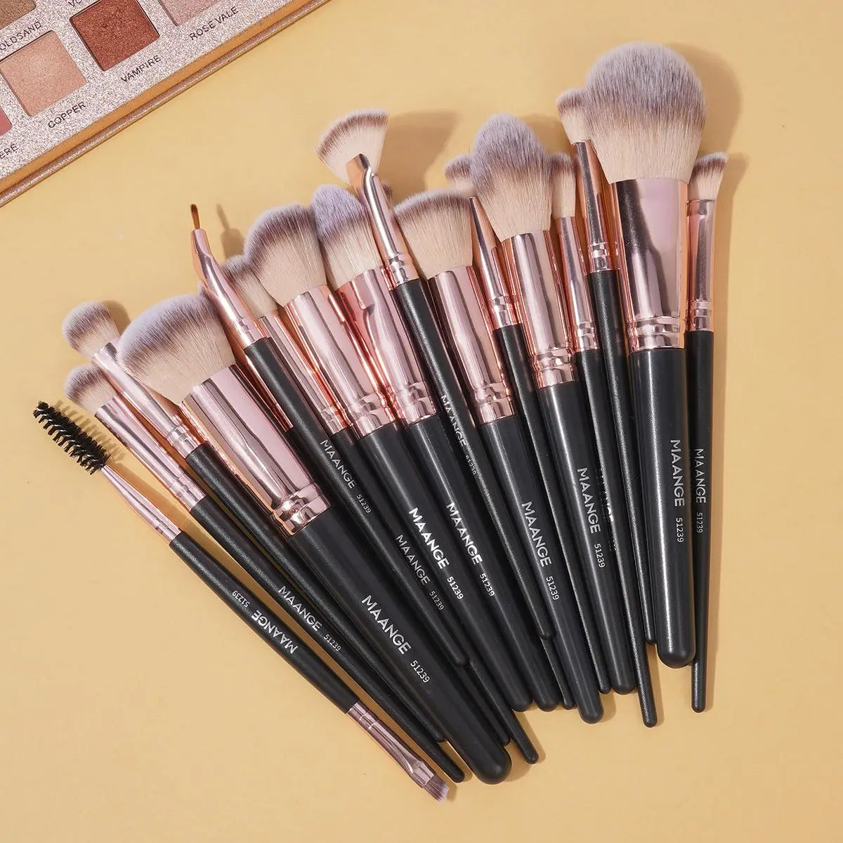 Spring Professional Makeup Brush Set, 18Pcs/Set Soft Bristled Makeup Brushes for Foundation, Powder, Concealer, Eye Shadow, Blush, Lip Balm, Portable Makeup Tools for Home and Travel, Great for Beginners, Mother'S Day Gift, Trending Products